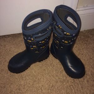 BOGS 7c boys boots